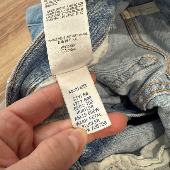 Mother Denim The Hustler Ankle Chew Jeans in Petal Pucker - Picture 11 of 13